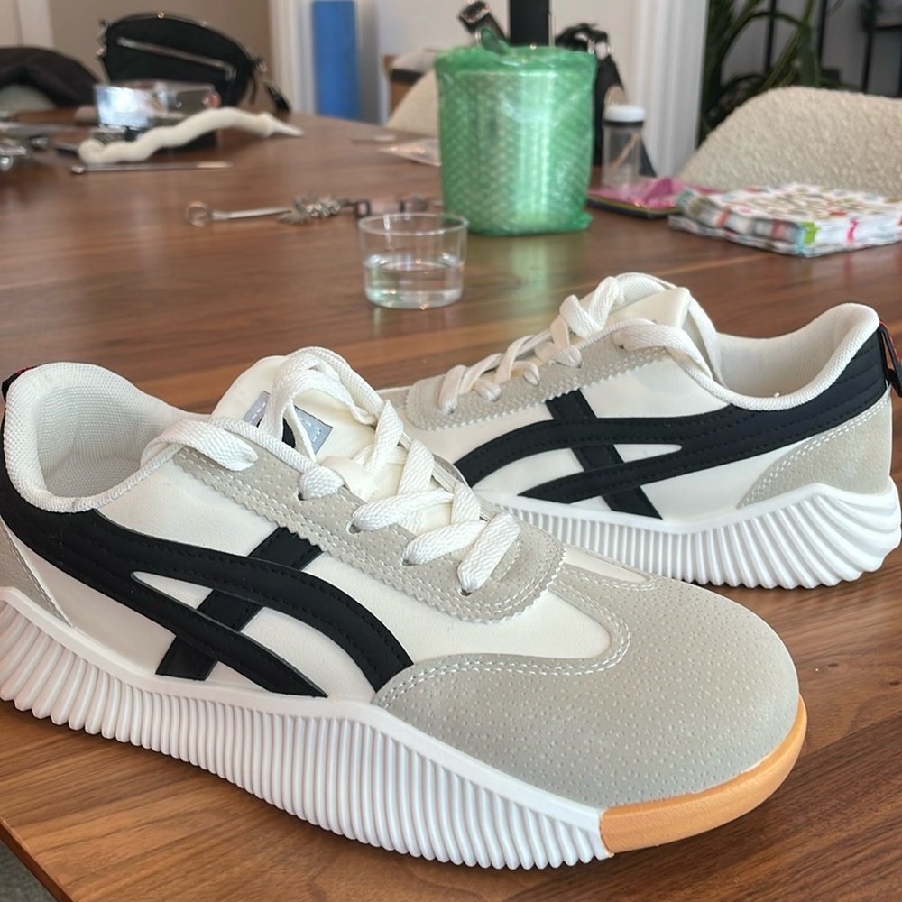 Brand new DeFlorance sneakers